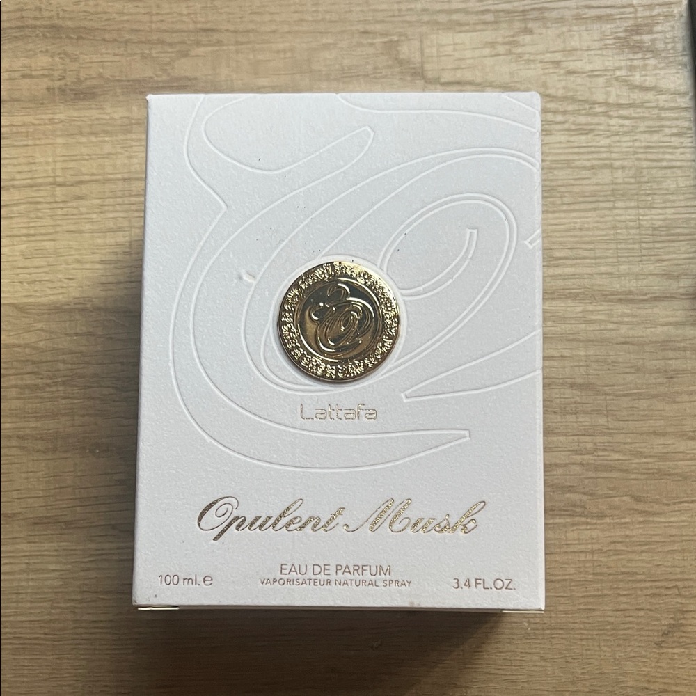 Lattafa Opulent Musk - White & Gold